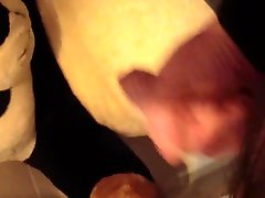marchiatura e cumming sul mio piscio e peluche macchiate di sperma