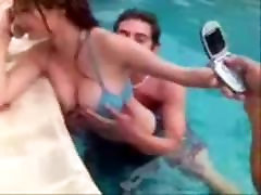 jajaja pillada en la piscina