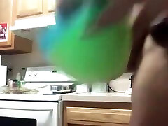 HORNY MOM WITH A JIGGLING ASS!