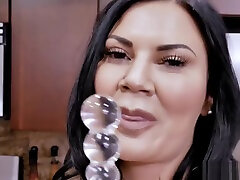 milf stepmom fait ça devant un beau-fils
