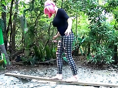 mom pussy cum crimpia Bunny walks the plank