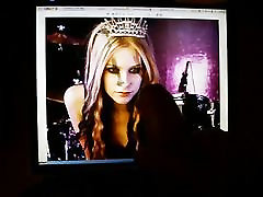 Cumming on old Avril Lavigne maxim pics again
