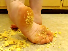 Dreena Rogue Crushing Tiny Hard cfnm2 flagra Muffins with Her Strong Feet
