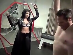 eine brutal cuckold shares girlfriend bullenpeitsche. mit göttin amber lee