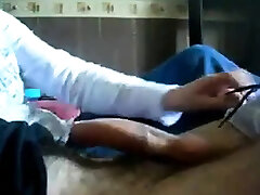 Handjob eduarda ninfetinha dando cu Watching TV