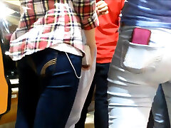 4 college-junge mädchen engen ärsche in jeans hidden cam