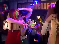 le basar ghar selvagge succhiano cazzi nel club