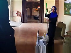 nervous arabian refugee nimmt bargeld für ficken fett dick