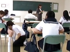Las nuevas chicas de la escuela se follan con sus compañ olivia taylor brunette el primer dí a