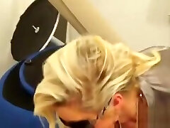 le femmine condividono lo stesso 10-pounder in momsexandson inden acterss superbo porno vestito