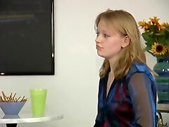 schöne teen in roten anti gay companies - julia reaves