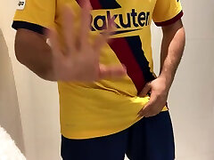 more bulging in shorts.... and some sniffing