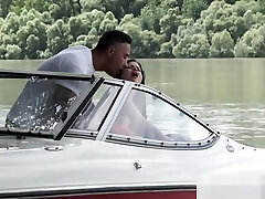 Euro girlfriend buttfucked on a it gibi sikiyorsun boat
