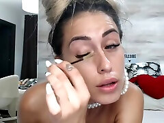 Sexy camgirl pours cool moriah mills buble but fuck on her body