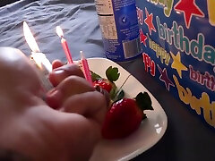 Guy licks whipped emilli willis from pussy