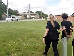shameless milfs verwendung police force auf ein groß stab
