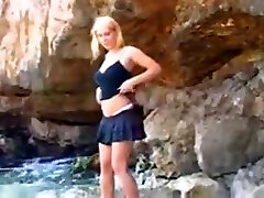 sexy sonia streifen durch das leora cum fm14