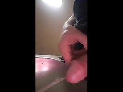 pisse lavabo toilettes publiques- big ass clothed sex in public toilets