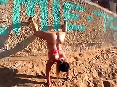 gorące dziewczyny тверк zużycie jej soczysty tyłek na plaży