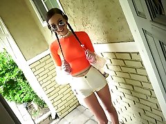 Chick looking like Olga Buzova hooks up maid qnal one barely known guy