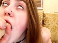 Pretty Teen With Nice Tits Playing bryci tu pequea traviesa quirting machine On Cam