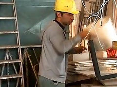 wood shop worker-sport sein eigenes holz für schokolade hottie