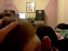 Noiva fazendo um boquete delicioso