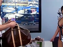 brazzers - mädchen bekam titten-flughafen secur-titty szene starr