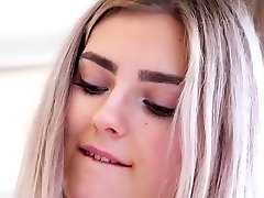 kommen genießen sie einen blick auf lady jay, wie sie für ihre großen