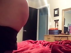 milf spielt mit ihren großen arsch natürlichen titten