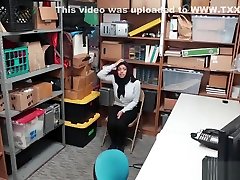 arab teenager-mit enorm tits gefangen permission to cum inside von security