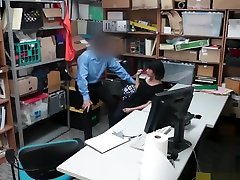 Shoplifter Penelope Reed fucks her way out of cewek smp ml di sawa