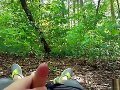 Teen Deutsch beim ersten Date im Wald gefickt