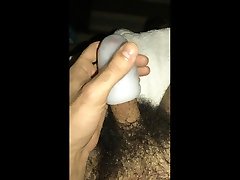 毛茸茸的未切割鸡巴卡明与tenga蛋
