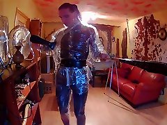 塑料梦幻般的周五：toyboy在塑料外在一天