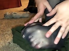 frau wird bestraft für ripping ihr strumpfhose
