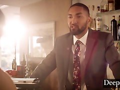 piu in profondita. la giovane alexis tae gola soffocata durante il sesso hardcore