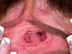 une ado tchèque excitée étend sa petite chatte jusquà lextremité16sgu