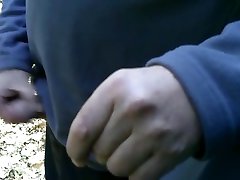 Beim Wixen erwischt und dann geholfen bis zum Abspritzen