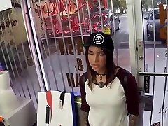 schauen sie sich an, wie diese sexy brünette fickt-xxx pawn