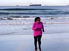 mini richard große brüste pinky in strand laufen