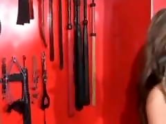 Ballet boots babe uses fucking machine & fucks