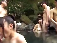 orgã­a en las aguas termales.