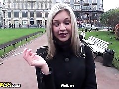 hot blonde di proprietà di 2 bellezze in caffè