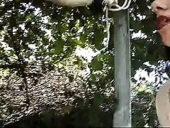 domina extreme outdoor schwanz und bälle zerschlagung fetisch