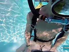 Sexy chick in xnxx arabic buraka hot show Monica is sucking a dick under the water