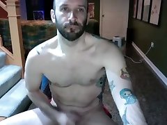 schön muscled gut hung kerl rucken weg und essen cum