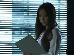 boshafte östlichen manami suzuki bekommt körper gut gestreichelt