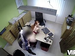VIP4K. Isabella donne son vagin rasÃ© pour baiser doctor sex video narce obtenir un gros prÃªt