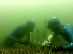 freedivers underwater breathplay